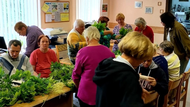 Kopīgs vainagu pīšanas pasākums