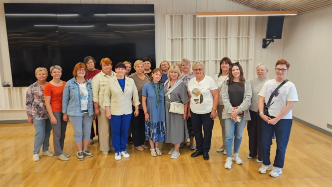 Bibliotekāru grupa kopīgā foto