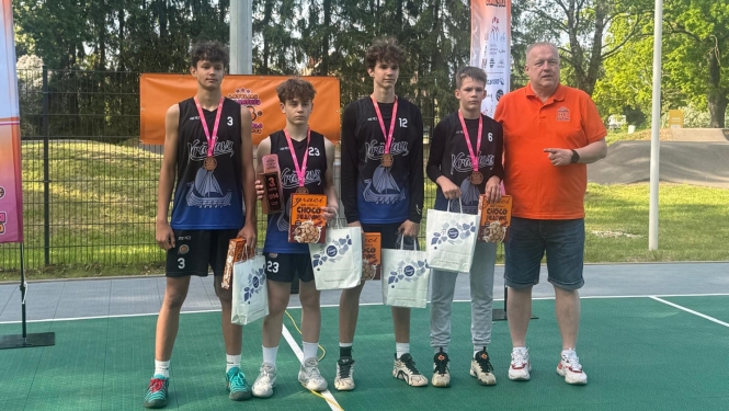 Basketbolisti saņem balvas