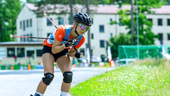 Rollerslēpotāja sacensību trasē