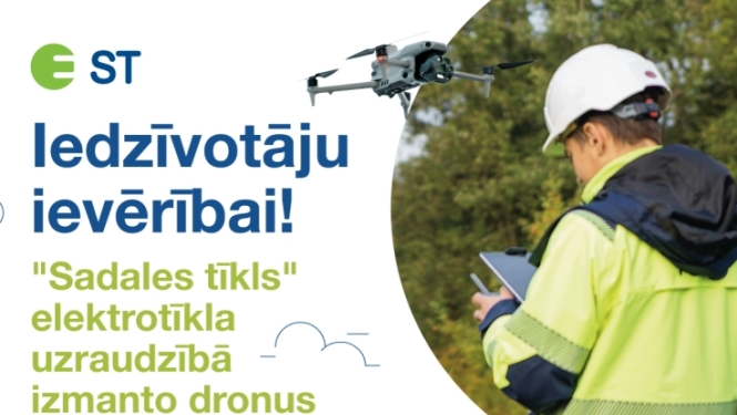 Darbinieks aizsargapģērbā ar planšeti vēro lidojošu dronu