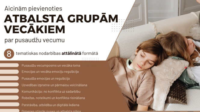 Pusaudži guļ uz dīvāna. Projekta vizuālis