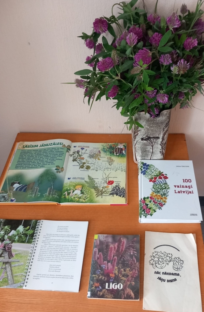 Āboliņa pušķis un Jāņu grāmatas