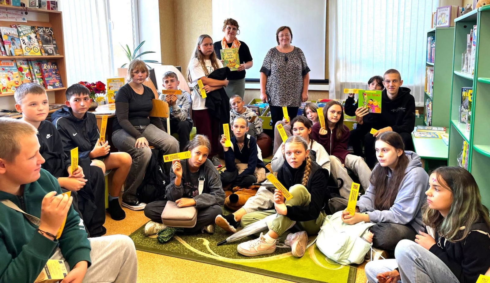 Bērnu grupa bibliotēkā