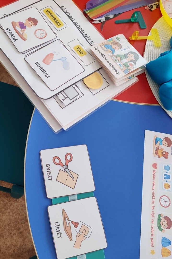 Mācību materiāli un uzdevumu kartītes bērniem