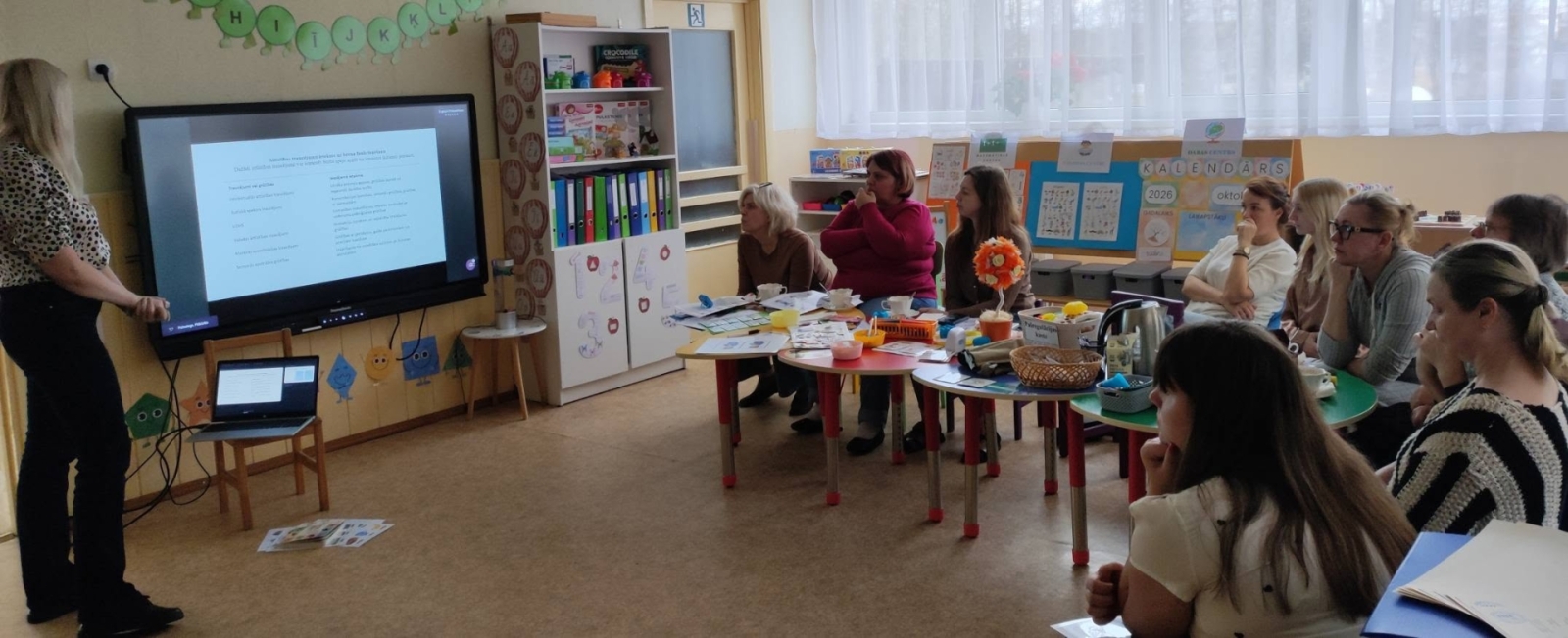 Pedagogi piedalās izglītojošā seminārā
