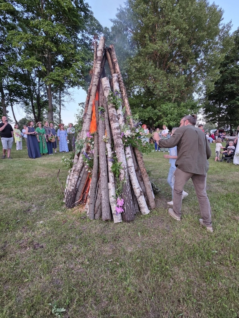 Jāņu ugunskurs