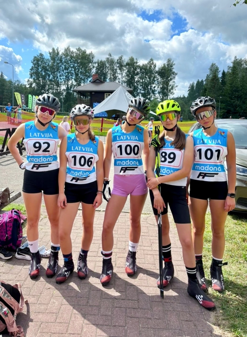 Piecas rollerslēpotājas sacensību norises vietā