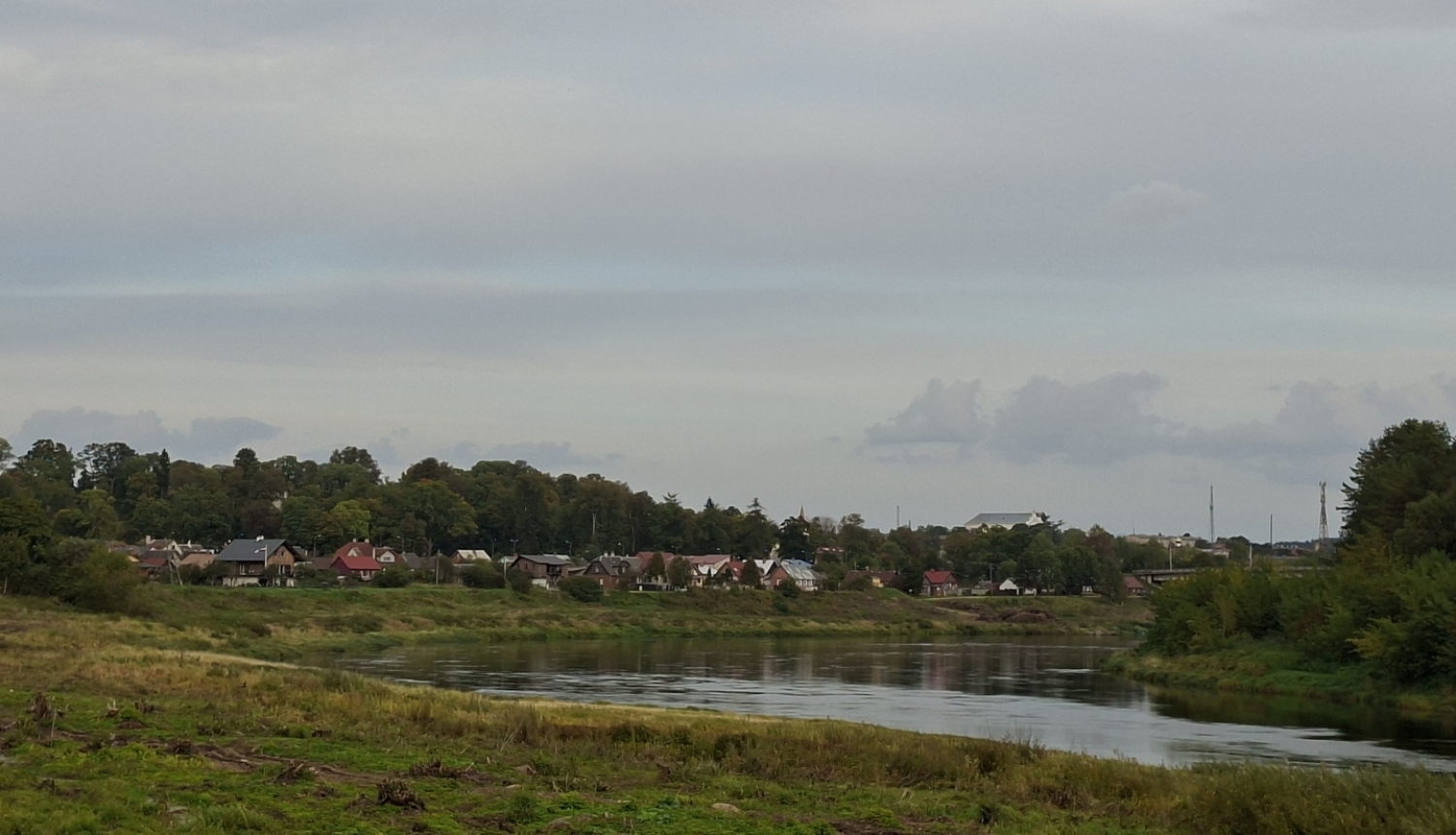 Daugava un tās krastos esošā apdzīvotā vieta