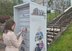 Sieviete izmanto bibliomātu