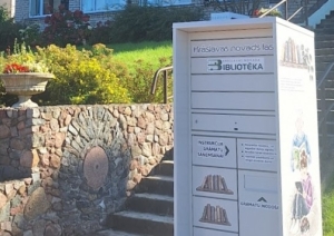 Bibliomāts pie bibliotēkas