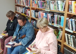 Bibliotēkas apmeklētāji piedalās viktorīnā