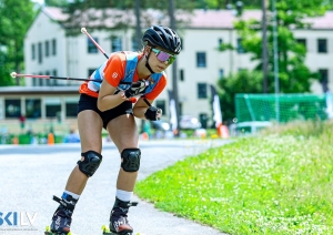 Rollerslēpotāja sacensību trasē