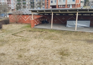 Zālāja teritorija pirms labiekārtošanas pie segtas atpūtas zonas