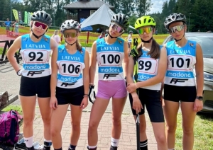 Piecas rollerslēpotājas sacensību norises vietā