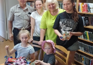 Grupas foto bibliotēkā pēc radošās darbnīcas
