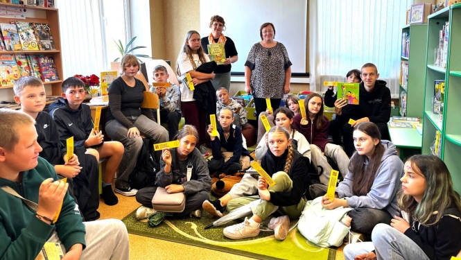 Bērnu grupa bibliotēkā
